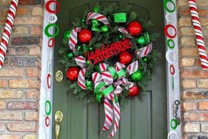 Easy DIY Door Christmas Decor Ideas for a Festive Look The DIY Hub: Creative Crafts, Repairs & Life Hacks Easy DIY Door Christmas Decor Ideas for a Festive Look | The DIY Hub: Creative Crafts, Repairs & Life Hacks