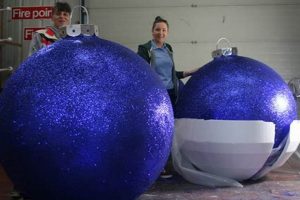 DIY Giant Christmas Baubles: Easy Holiday Decor The DIY Hub: Creative Crafts, Repairs & Life Hacks DIY Giant Christmas Baubles: Easy Holiday Decor | The DIY Hub: Creative Crafts, Repairs & Life Hacks