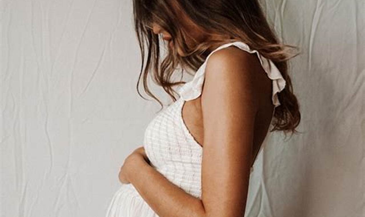 Budget-Friendly DIY Maternity Shoot: Tips & Ideas The DIY Hub: Creative Crafts, Repairs & Life Hacks Budget-Friendly DIY Maternity Shoot: Tips & Ideas | The DIY Hub: Creative Crafts, Repairs & Life Hacks