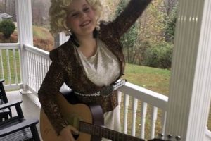 Craft Your Look: DIY Dolly Parton Costume Ideas! The DIY Hub: Creative Crafts, Repairs & Life Hacks Craft Your Look: DIY Dolly Parton Costume Ideas! | The DIY Hub: Creative Crafts, Repairs & Life Hacks