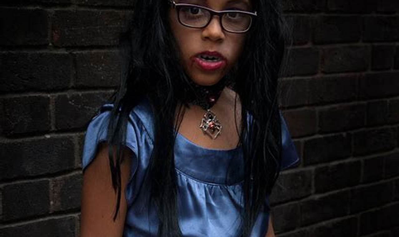 Easy Last Minute DIY Vampire Costume Ideas - Spooky! The DIY Hub: Creative Crafts, Repairs & Life Hacks Easy Last Minute DIY Vampire Costume Ideas - Spooky! | The DIY Hub: Creative Crafts, Repairs & Life Hacks